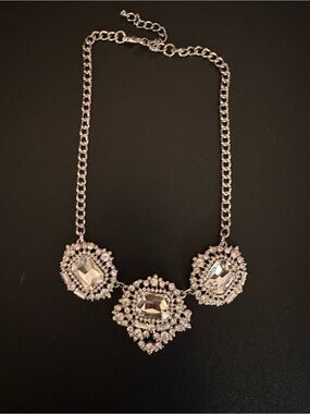 ⭐️ Luxury Looking Statement Necklace - Sparkling Clear Stones